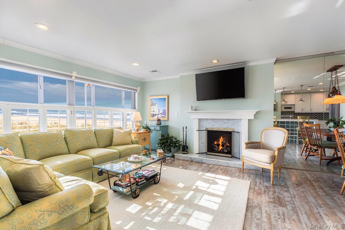 627 Oceanfront A Property Photo 8