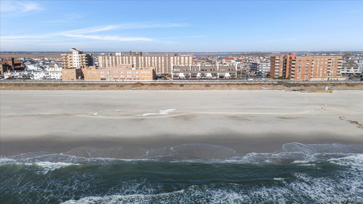 627 Oceanfront A Property Photo 25