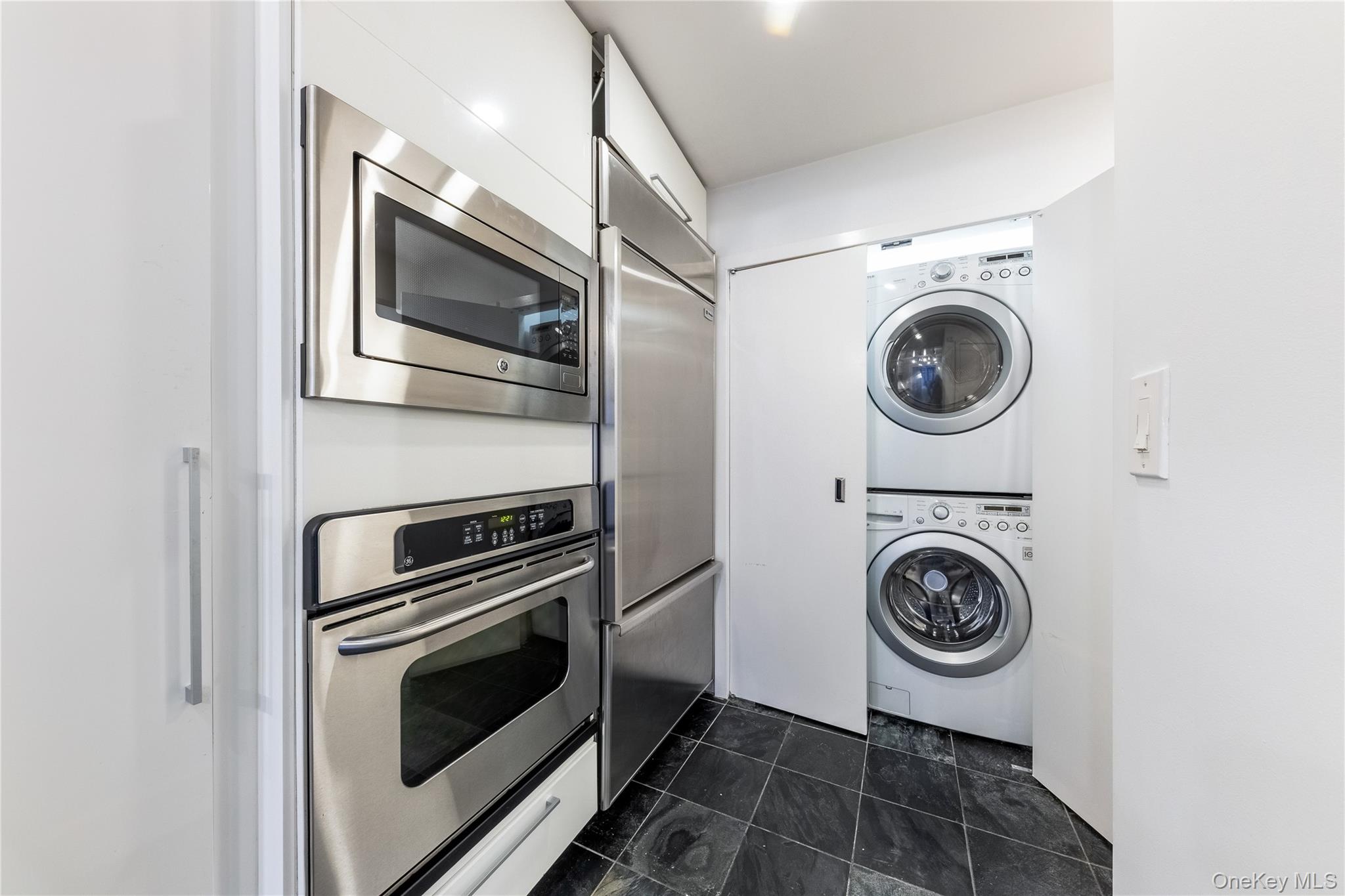 116 W 22nd Street 3 Property Photo 16
