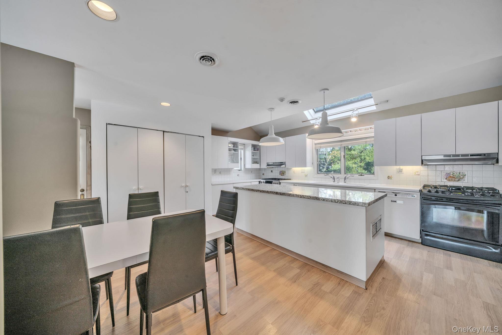 945656 Property Photo 6