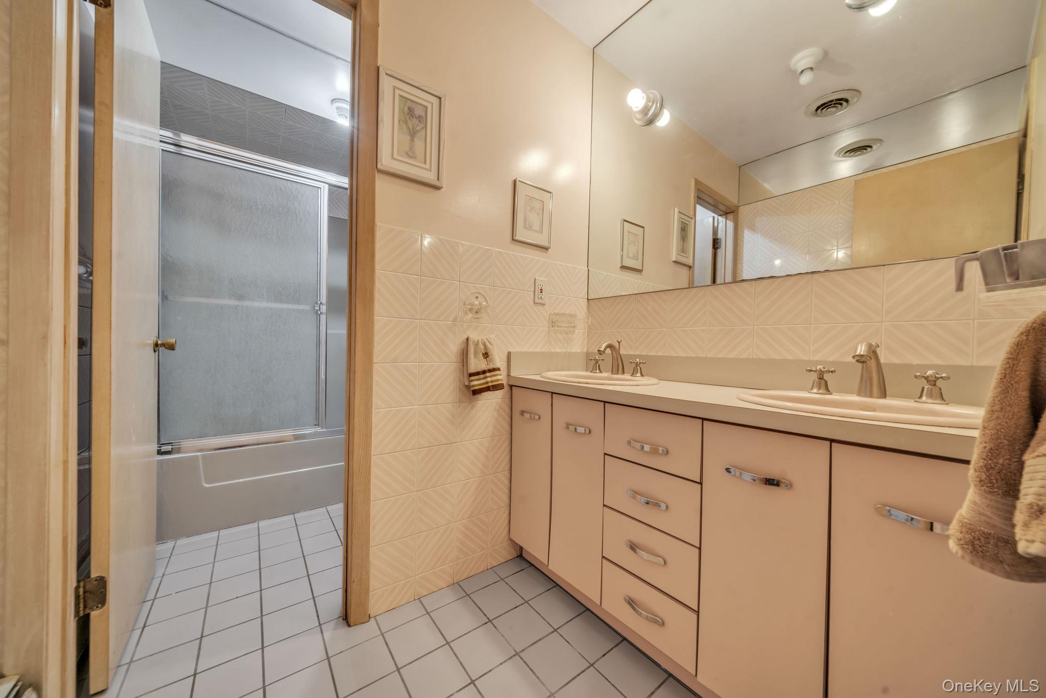 945656 Property Photo 16