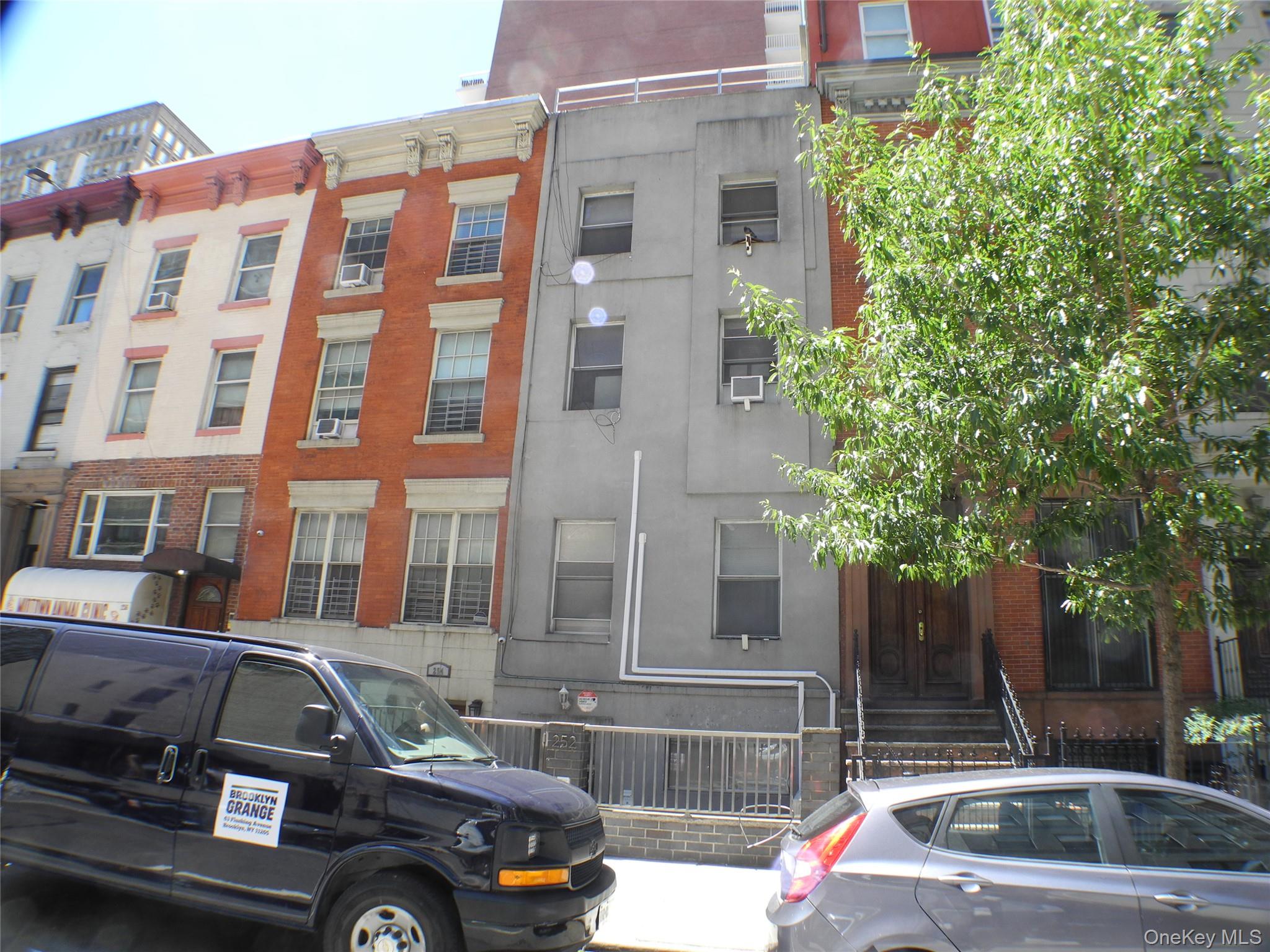 252 E 33 Street Property Photo 1