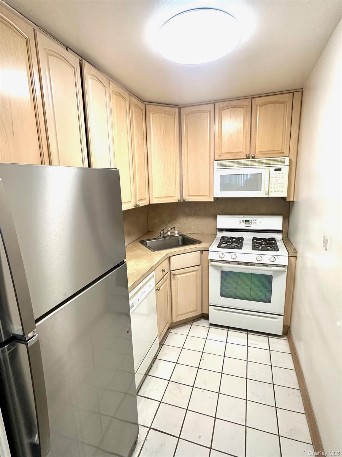 61-20 Grand Central Parkway A1407 Property Photo 4