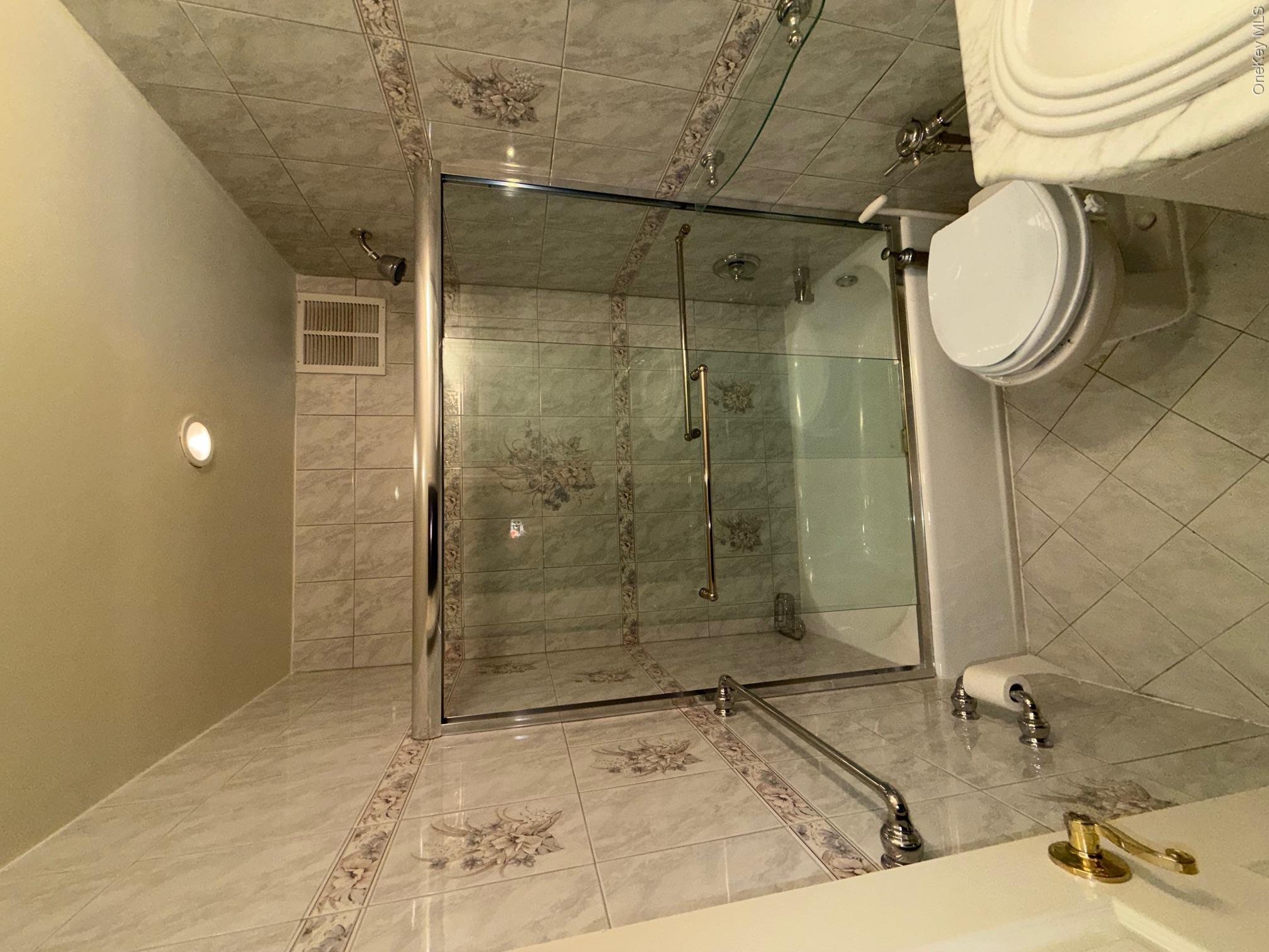 85-10 151 Avenue 5g Property Photo 8