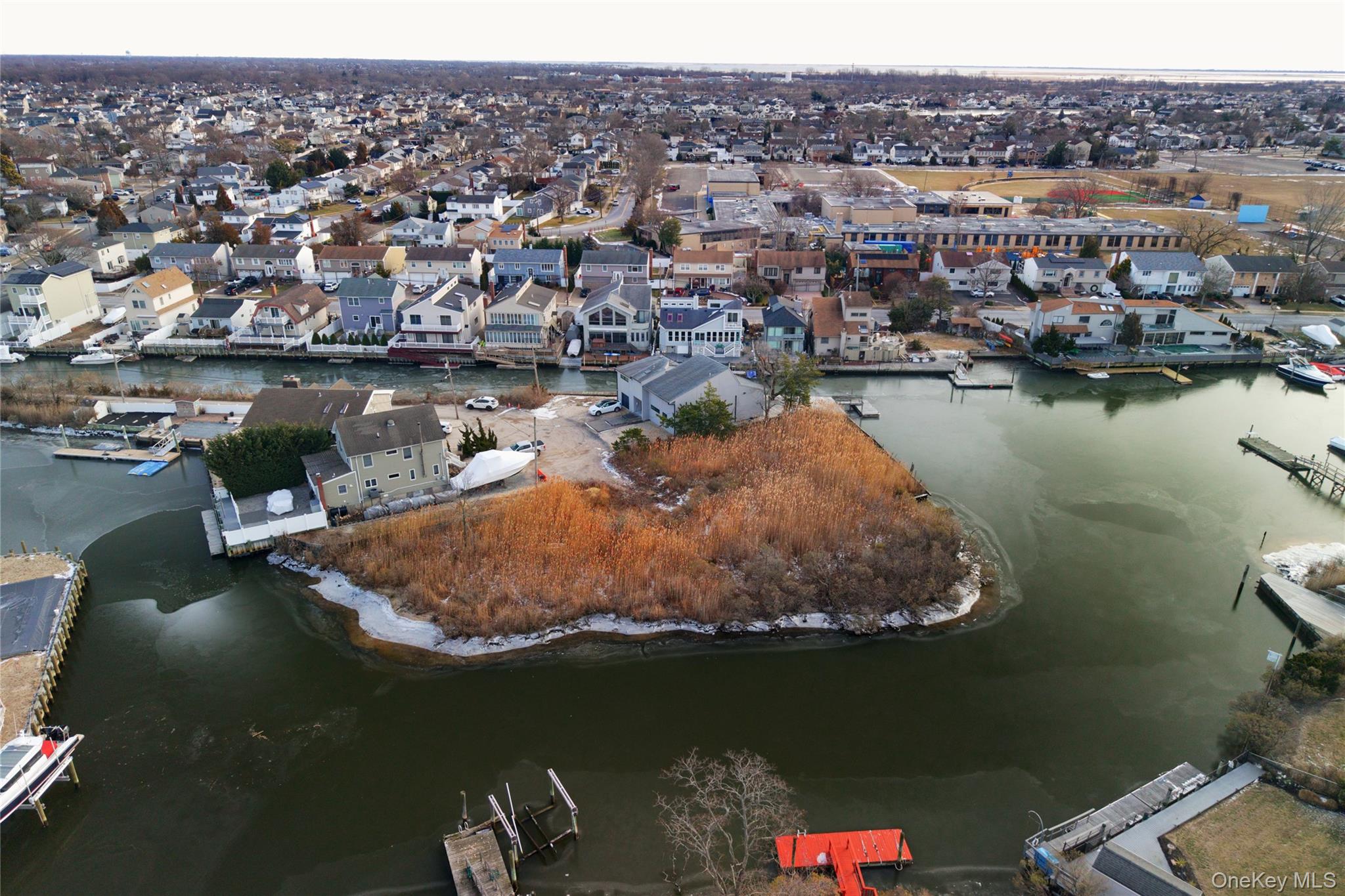 6 Island Plaza Property Photo 2