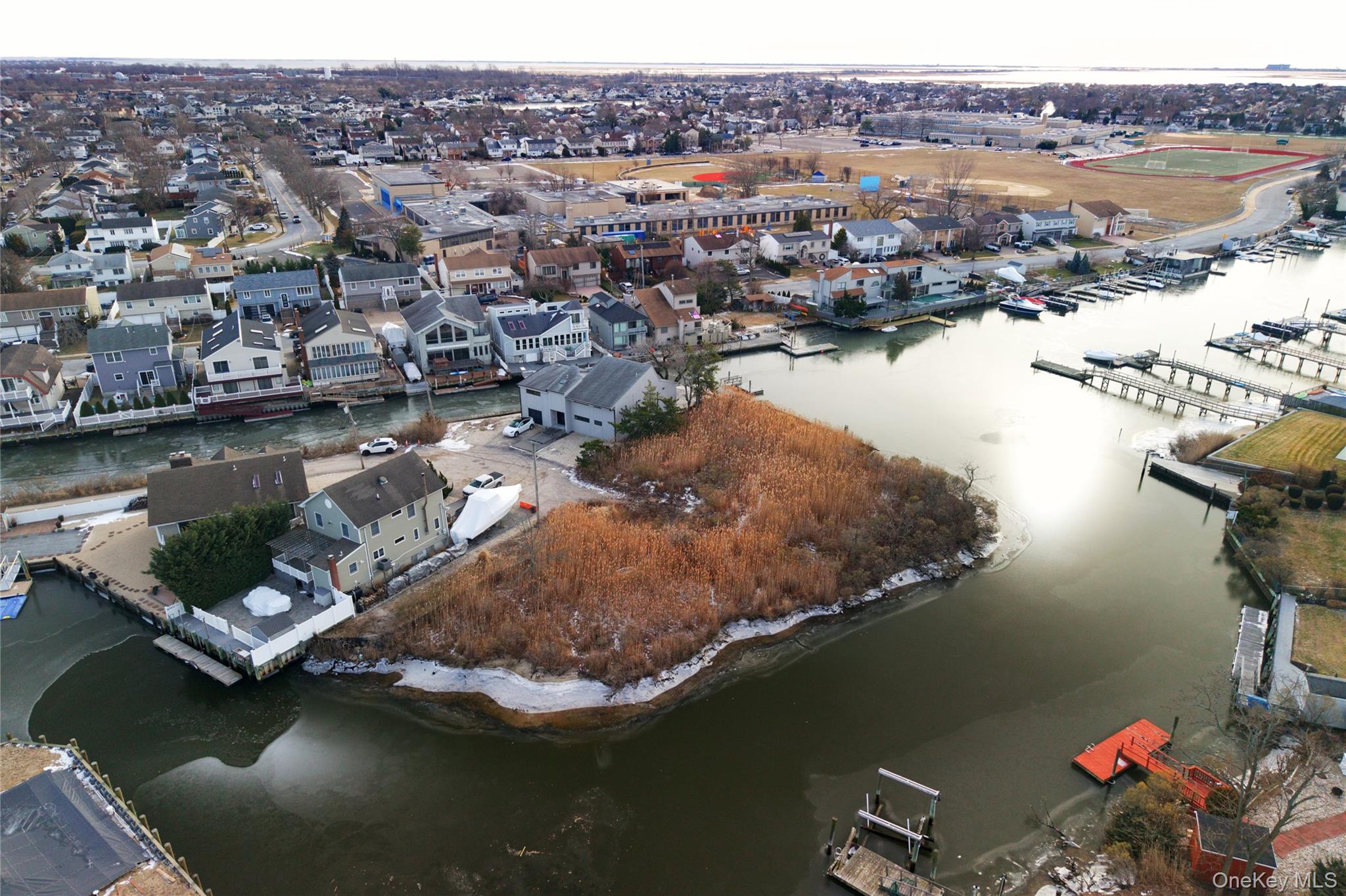 6 Island Plaza Property Photo 3