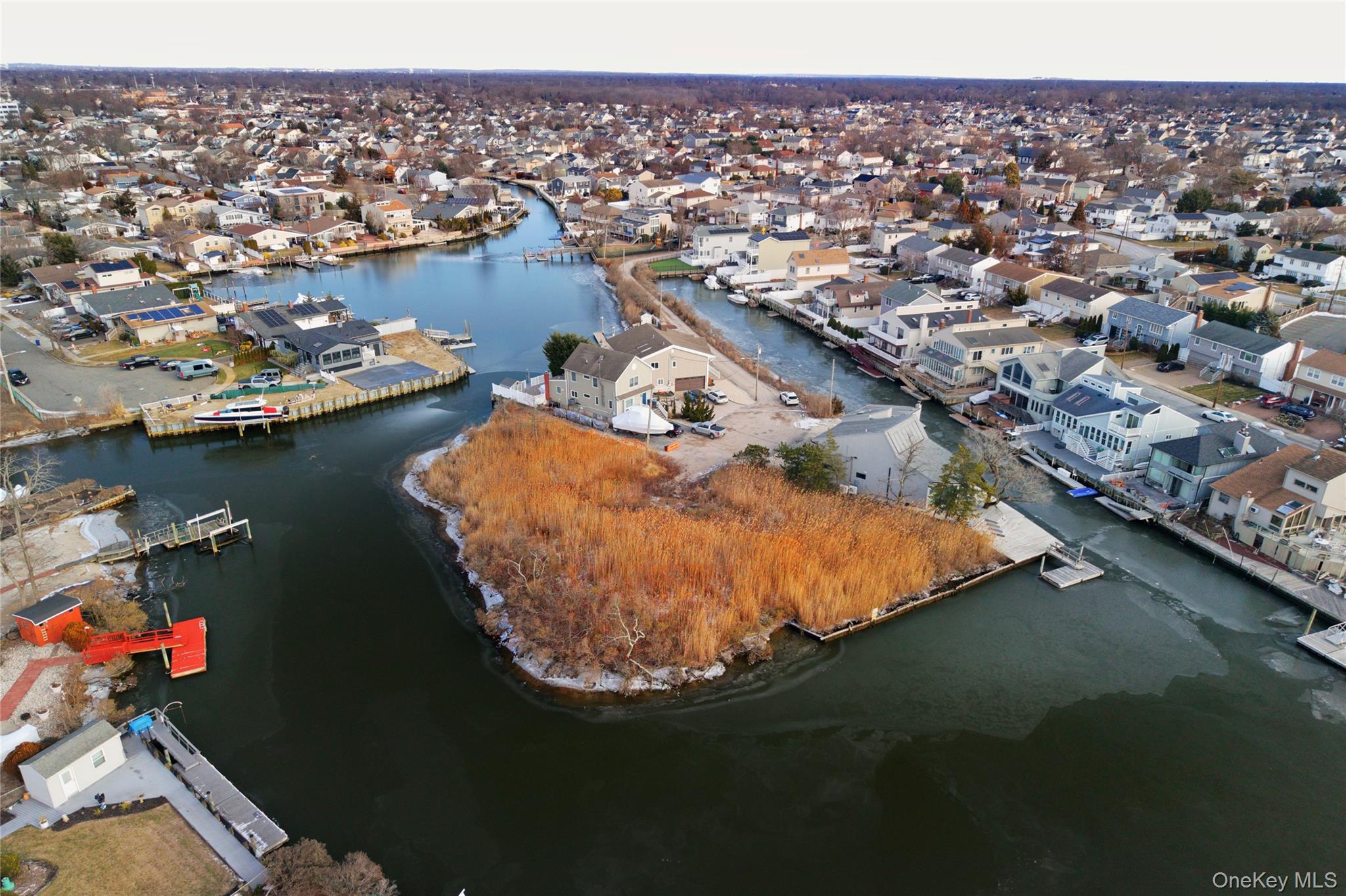 6 Island Plaza Property Photo 5