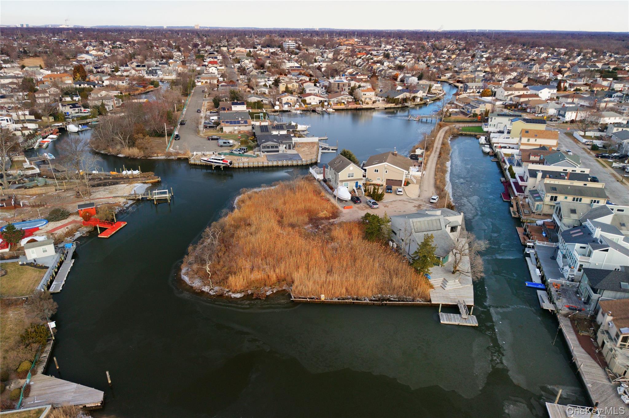 6 Island Plaza Property Photo 6