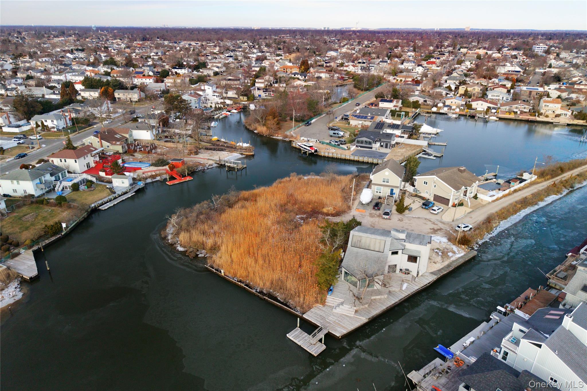 6 Island Plaza Property Photo 7