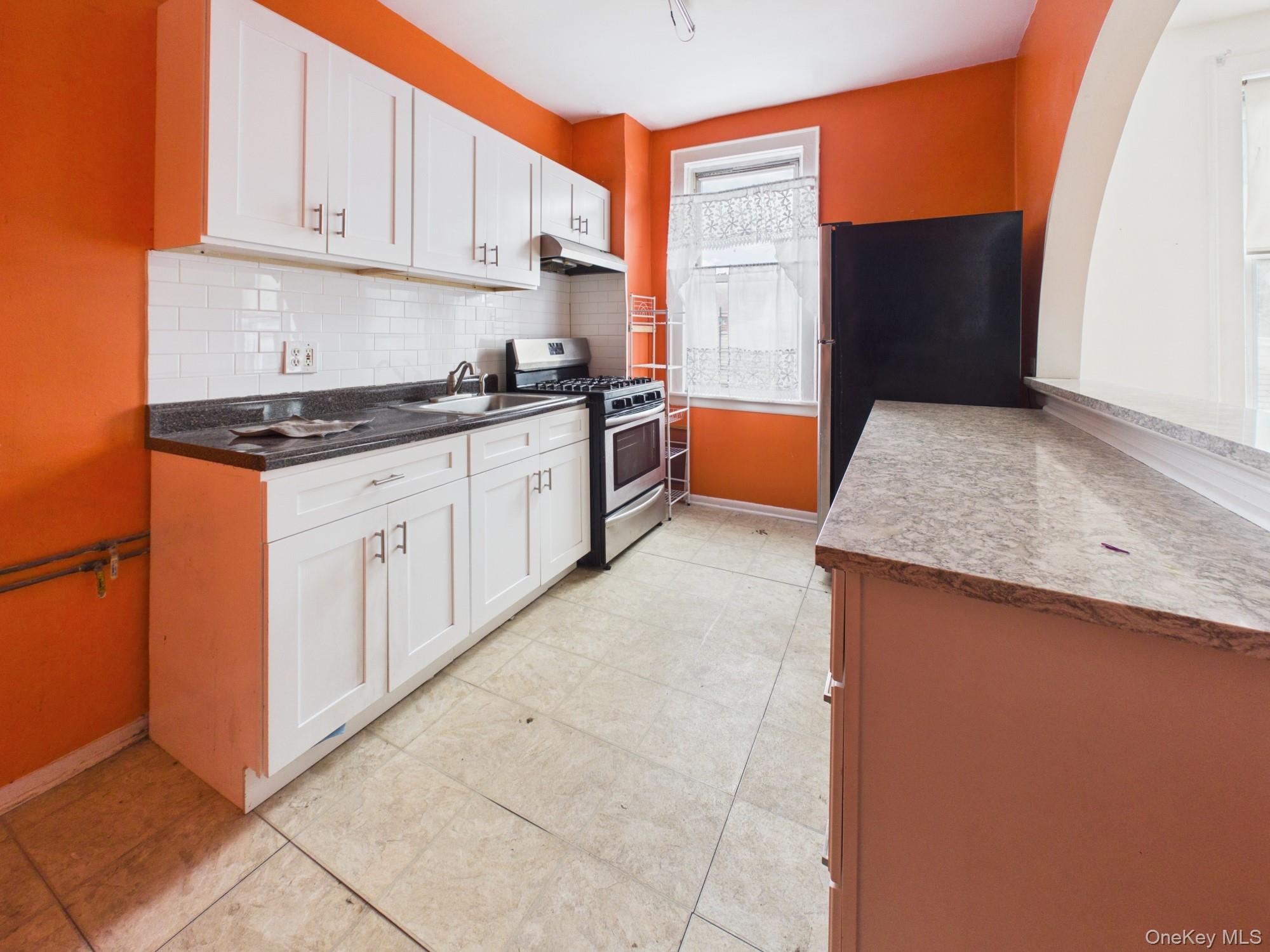 2924 Yates Avenue Property Photo 5