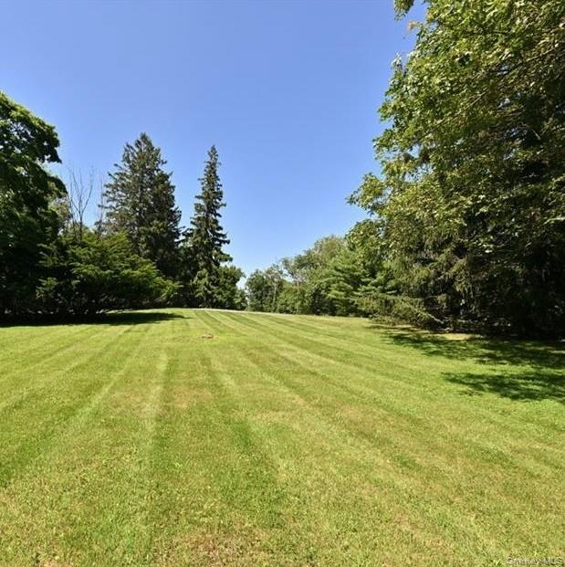114 E Willow Tree Road Property Photo 3