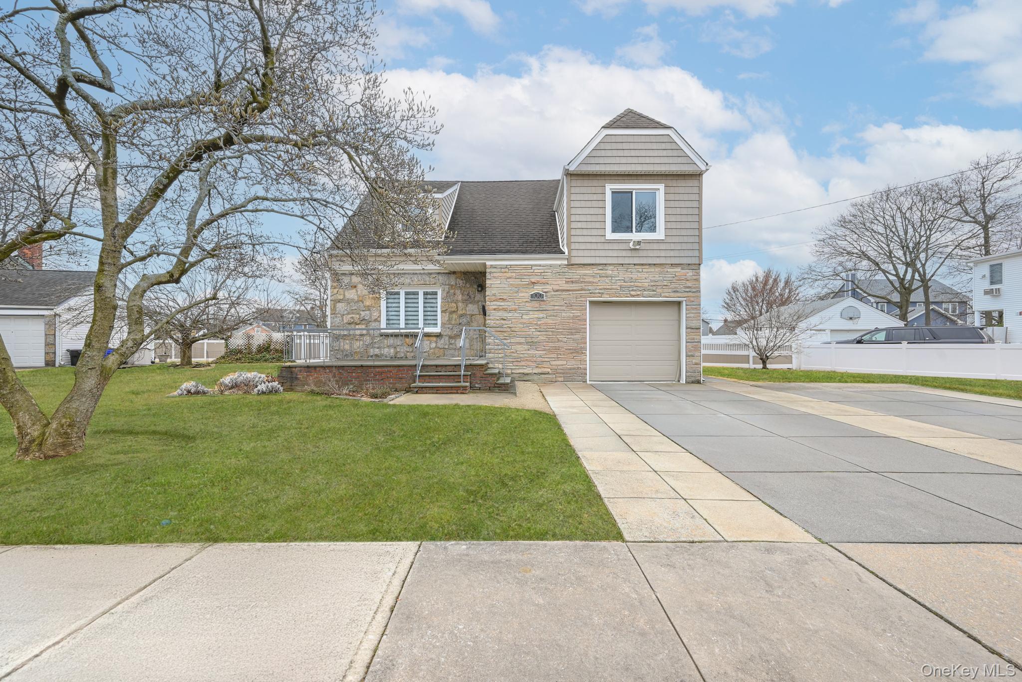 100 Morris Parkway Property Photo 1