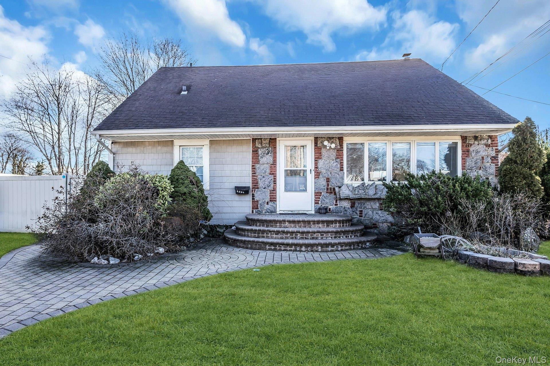 2864 Wilson Avenue Property Photo 1