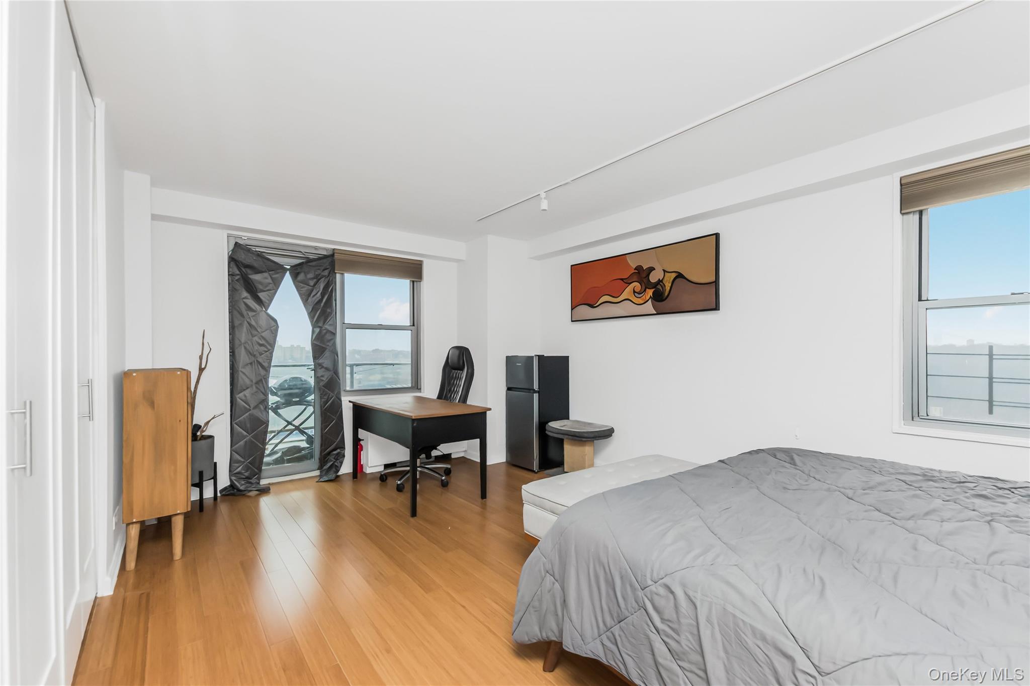2500 Johnson Avenue 15g Property Photo 8