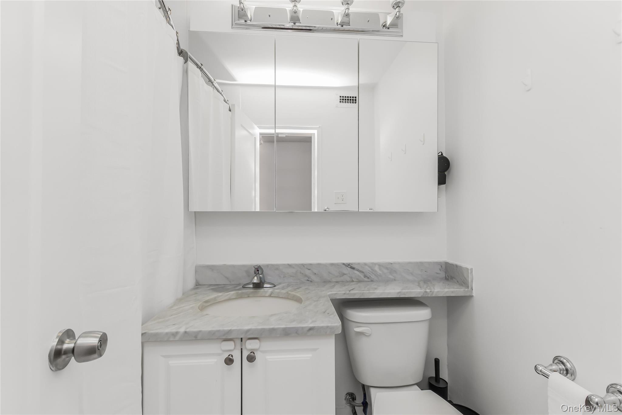 2500 Johnson Avenue 15g Property Photo 9