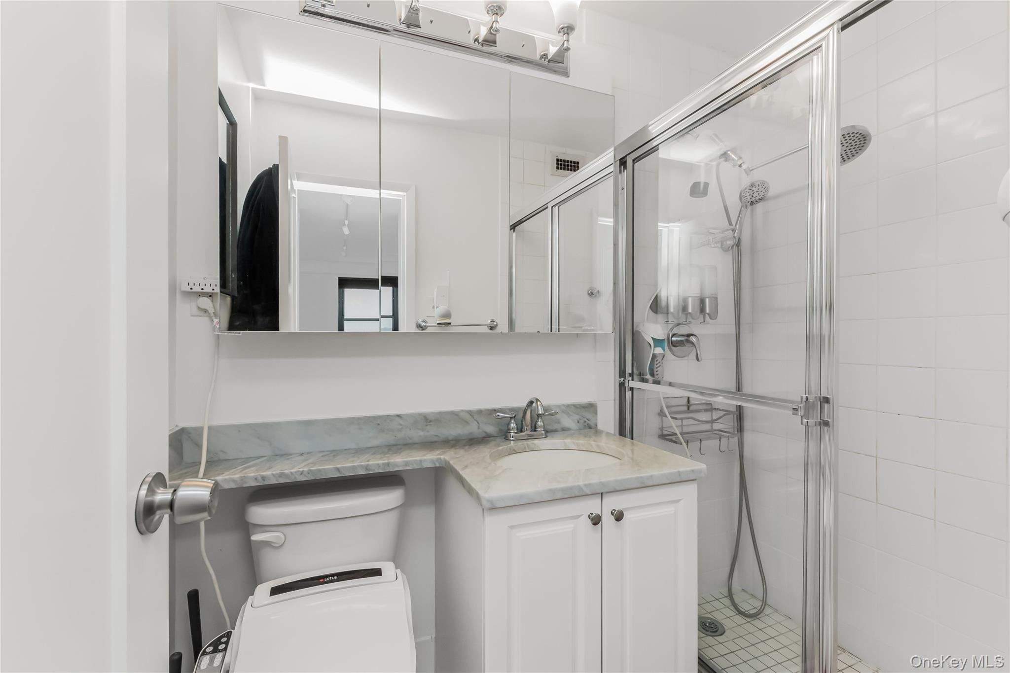 2500 Johnson Avenue 15g Property Photo 11
