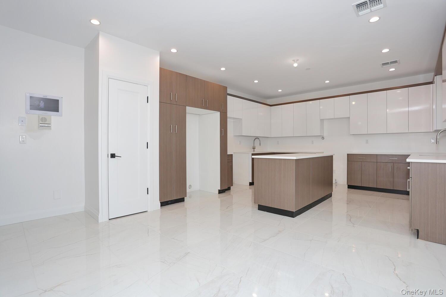4 Howard Drive 213 Property Photo 6