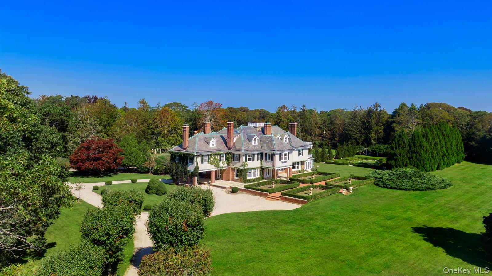 94 Quogue Street Property Photo 4