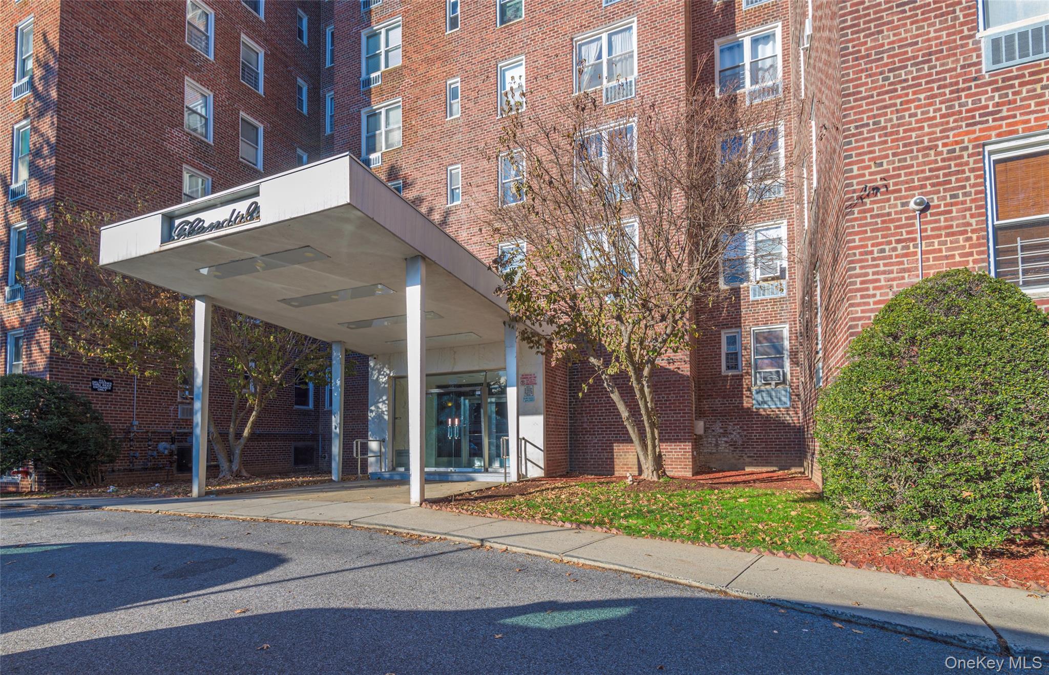 125 Bronx River Road 2e Property Photo 1