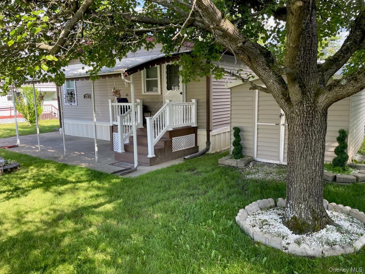 128 Brittany Terrace 128 Property Photo 2