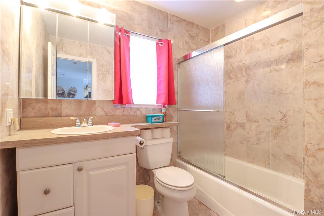 1078 Midland Avenue Property Photo 14