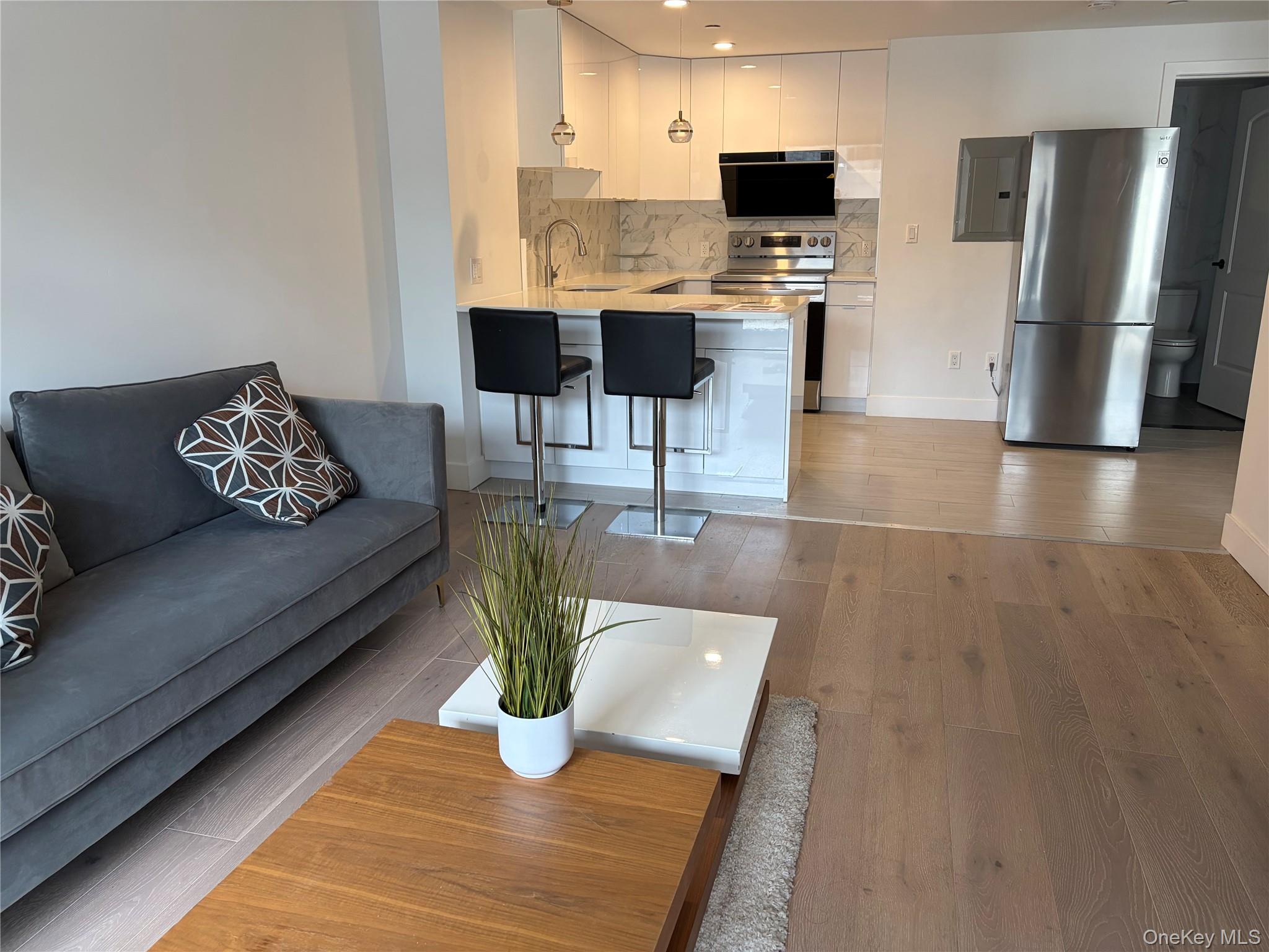52-16 Roosevelt Avenue 2c Property Photo 3