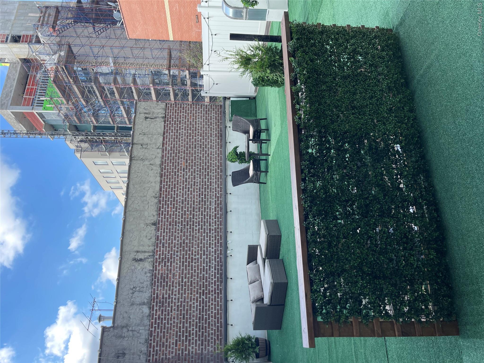 52-16 Roosevelt Avenue 2c Property Photo 8