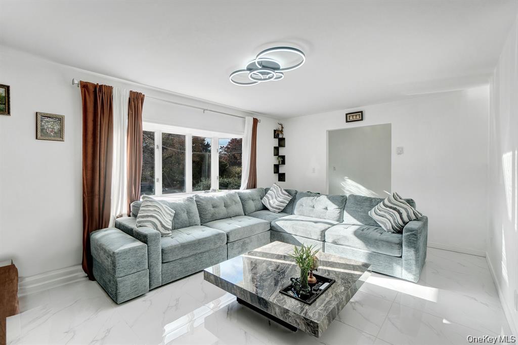 61 S Merrick Road Property Photo 4