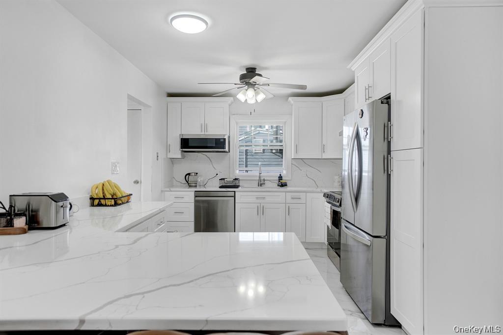 61 S Merrick Road Property Photo 9