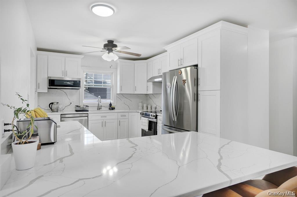 61 S Merrick Road Property Photo 10