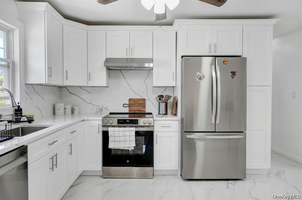 61 S Merrick Road Property Photo 12