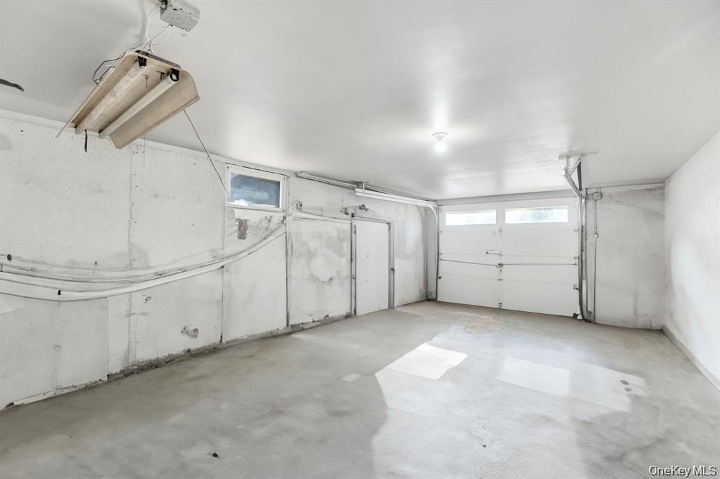 61 S Merrick Road Property Photo 25
