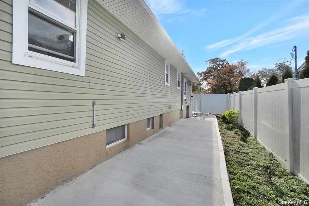 61 S Merrick Road Property Photo 28