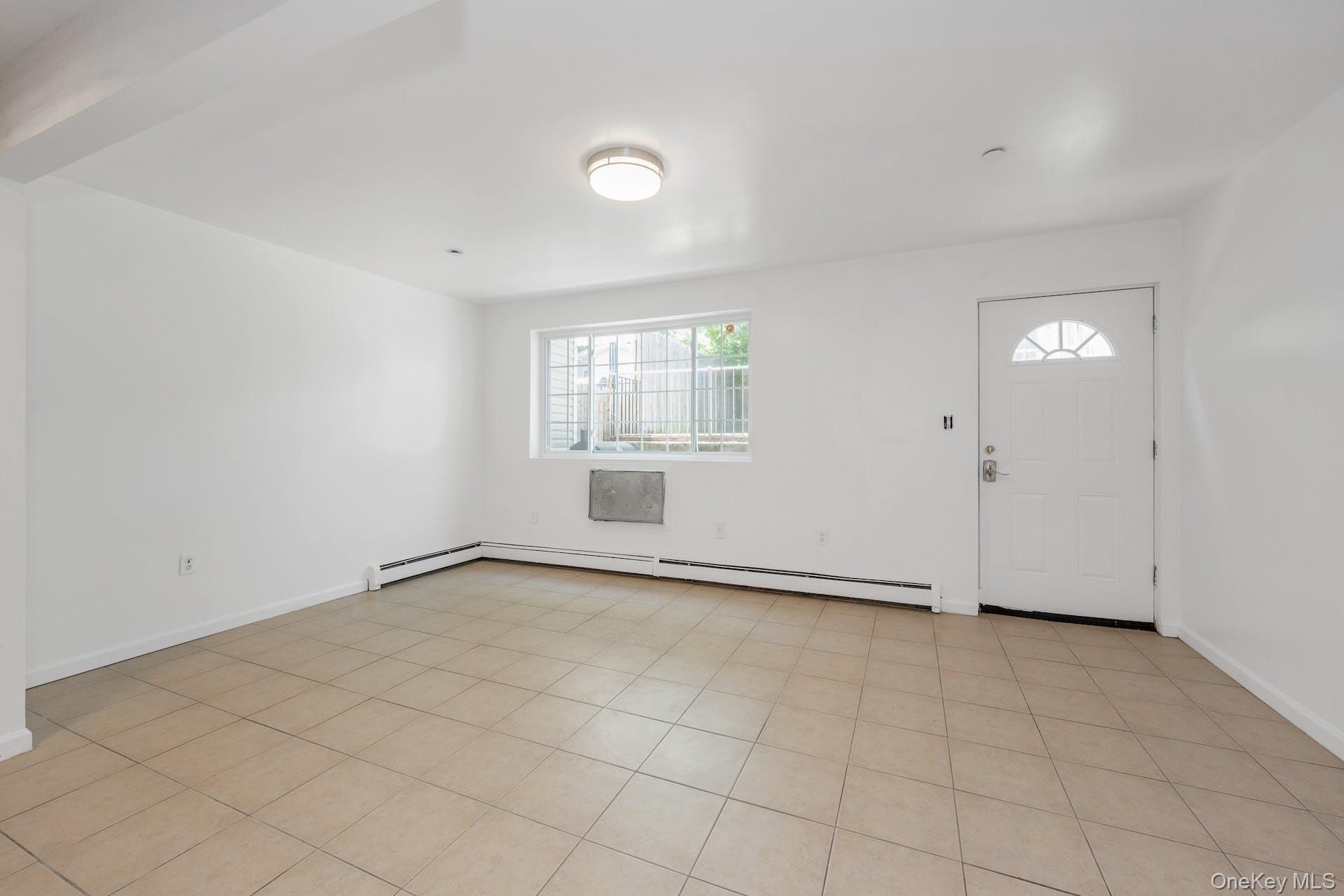 3313 Rombouts Avenue Property Photo 4