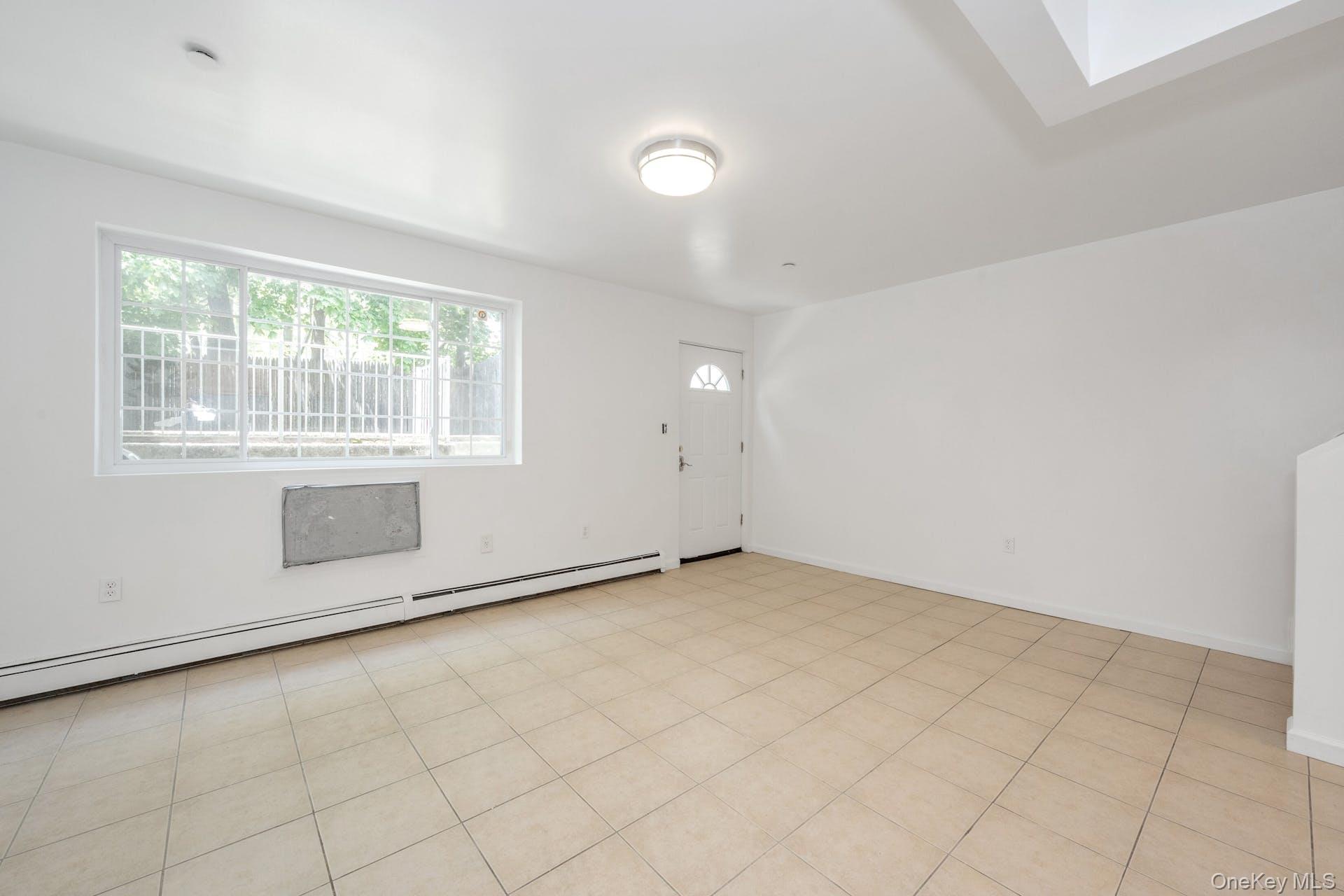 3313 Rombouts Avenue Property Photo 5