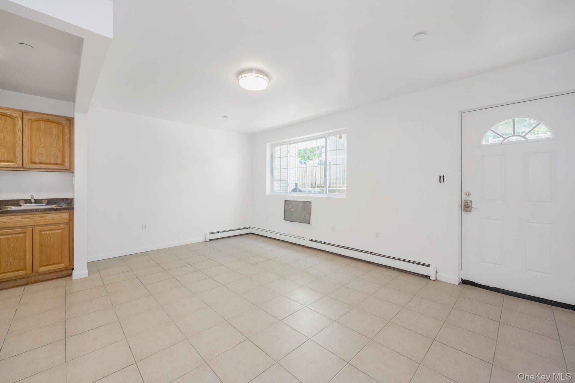 3313 Rombouts Avenue Property Photo 6