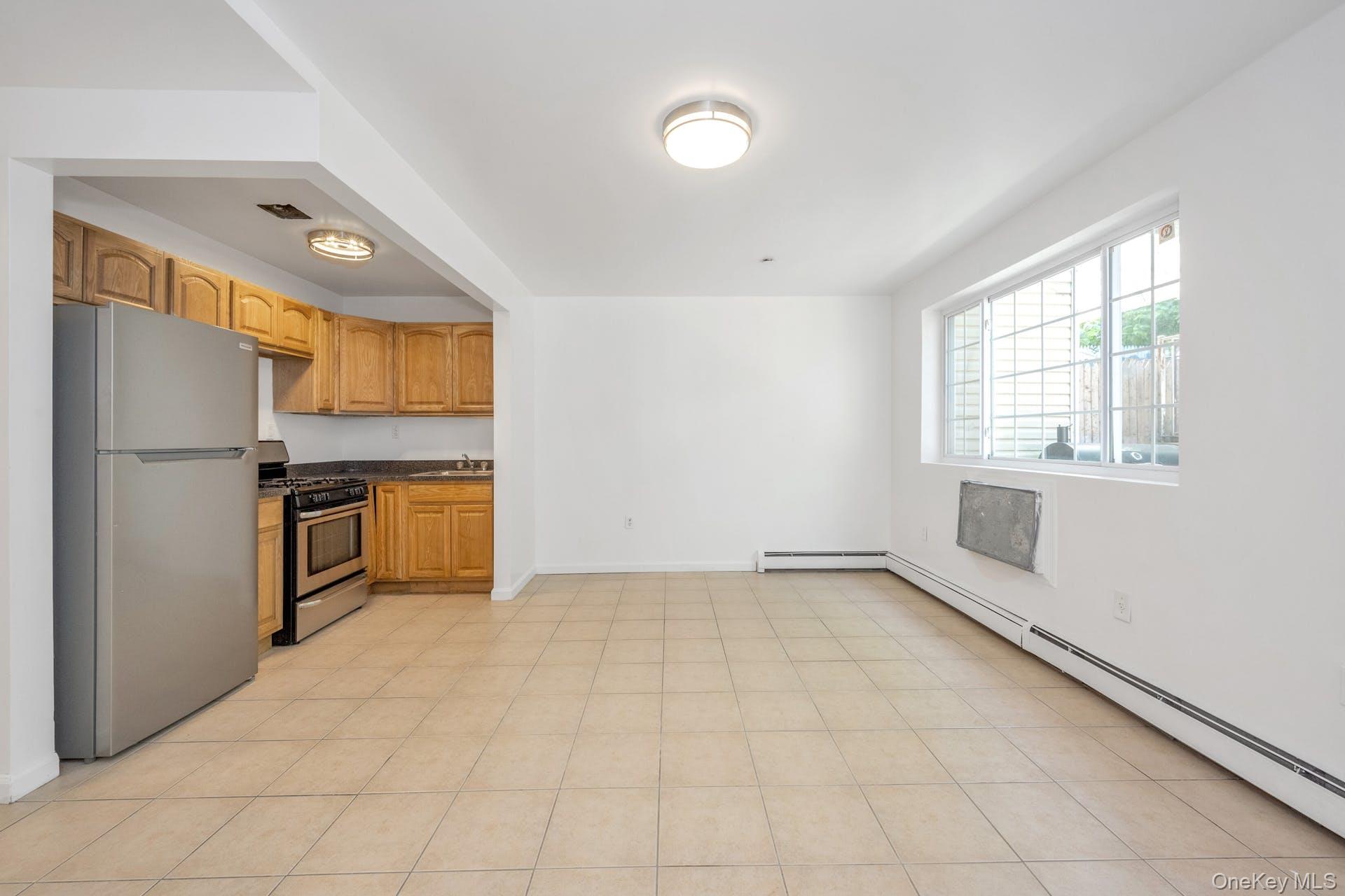 3313 Rombouts Avenue Property Photo 8