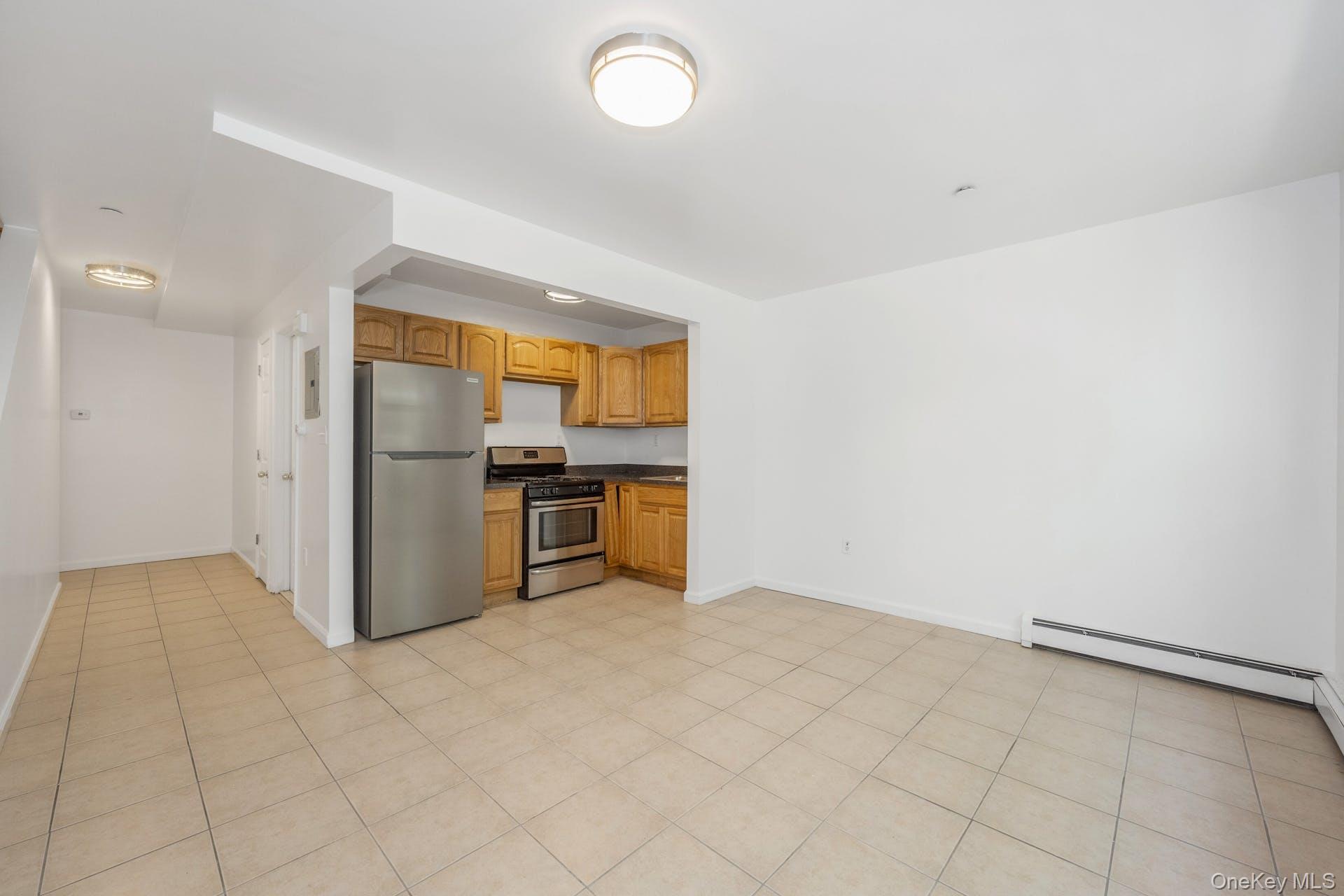 3313 Rombouts Avenue Property Photo 10