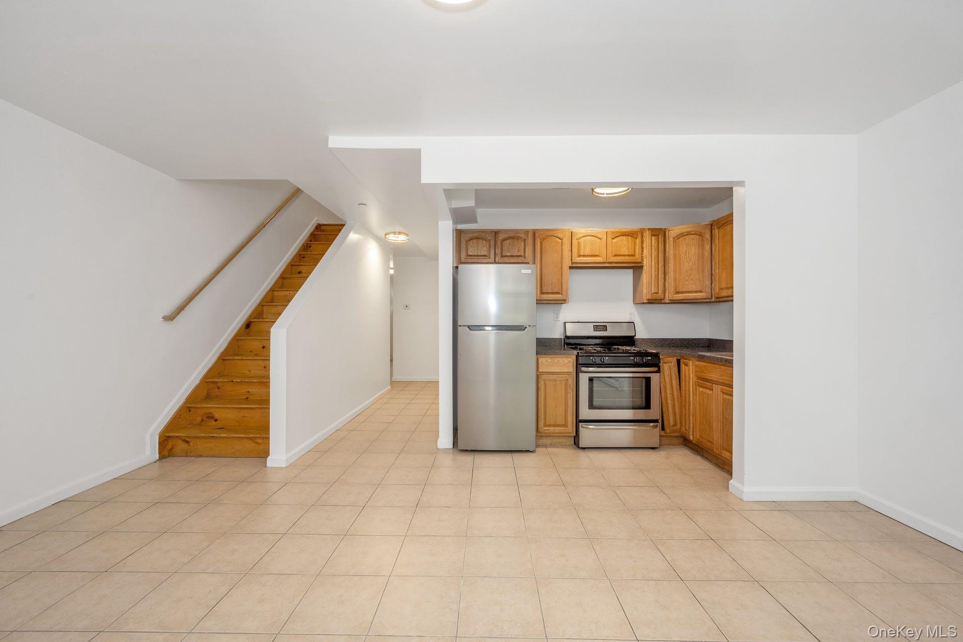 3313 Rombouts Avenue Property Photo 11