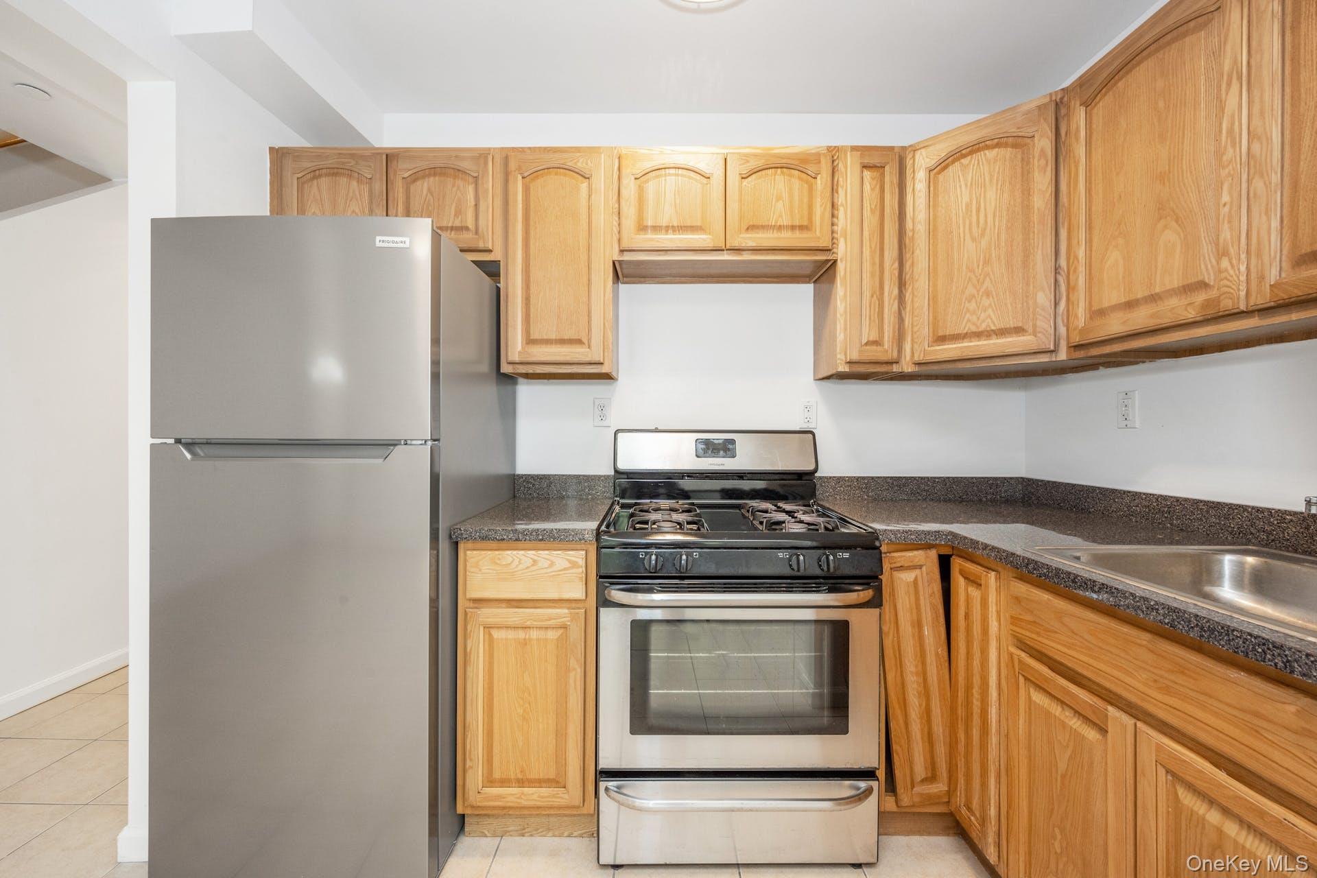 3313 Rombouts Avenue Property Photo 13