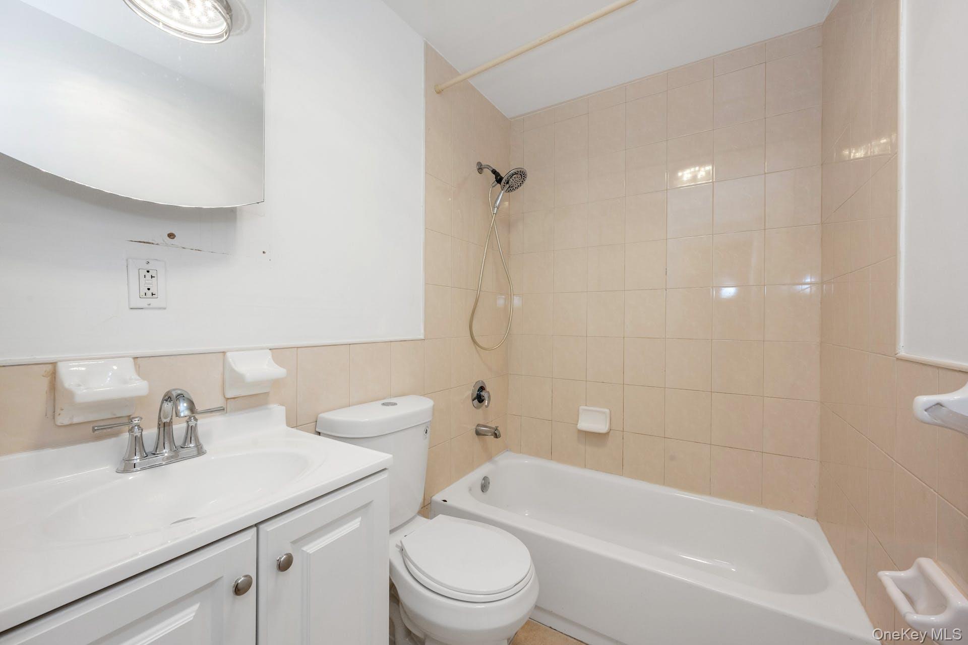 3313 Rombouts Avenue Property Photo 16