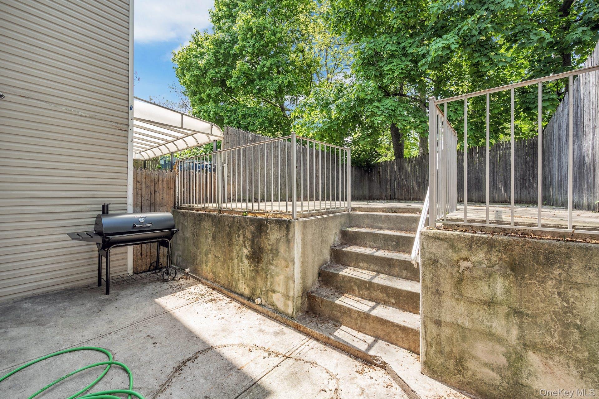 3313 Rombouts Avenue Property Photo 25