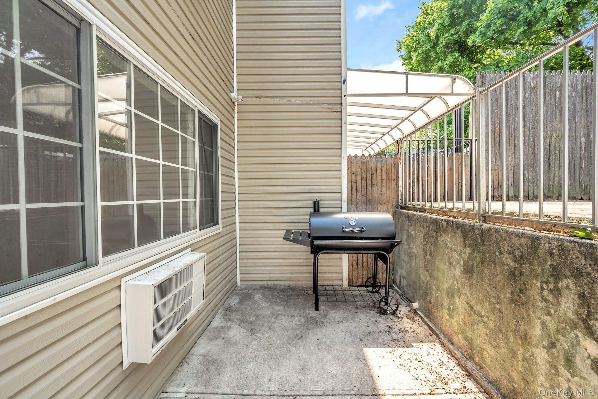 3313 Rombouts Avenue Property Photo 26