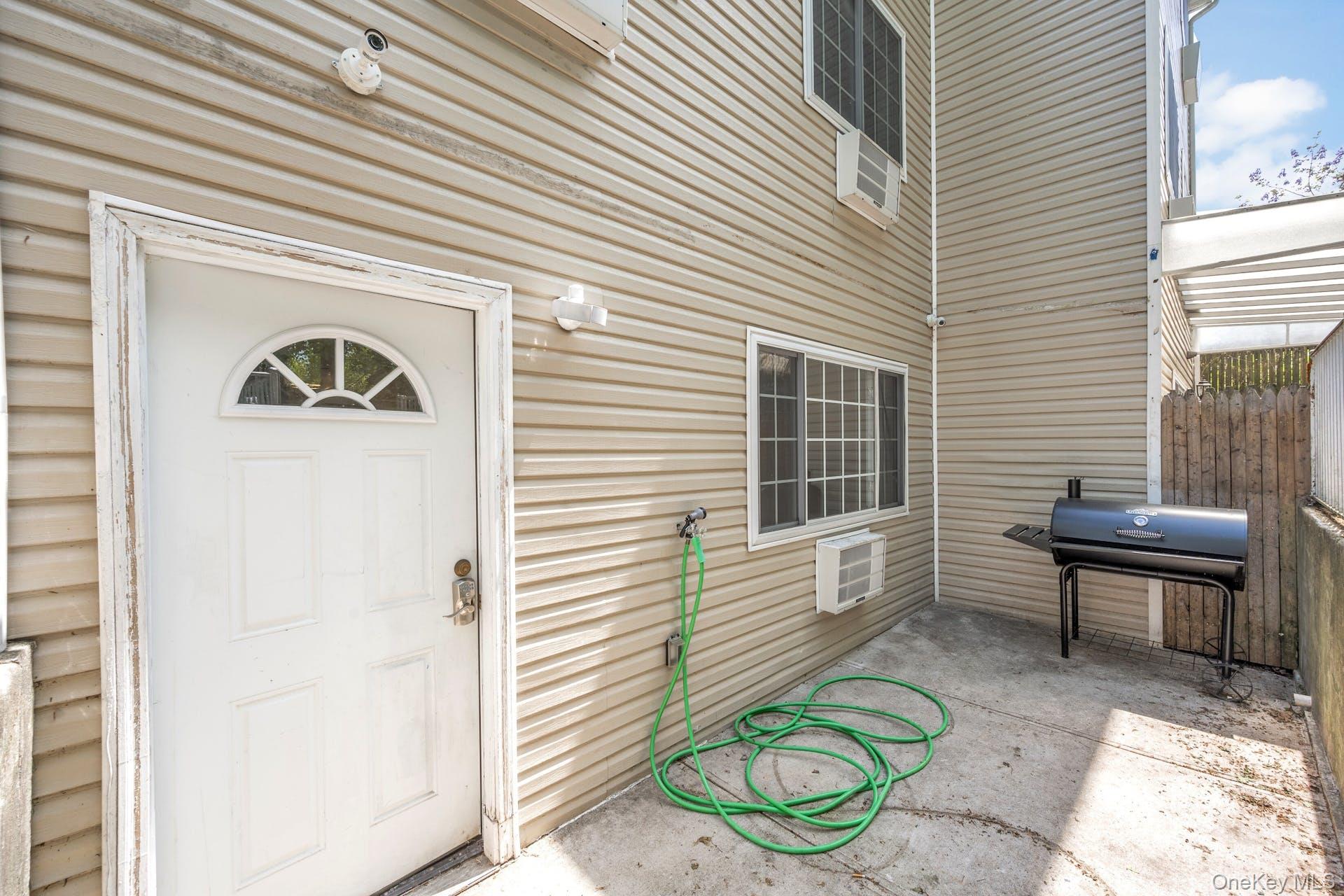 3313 Rombouts Avenue Property Photo 27