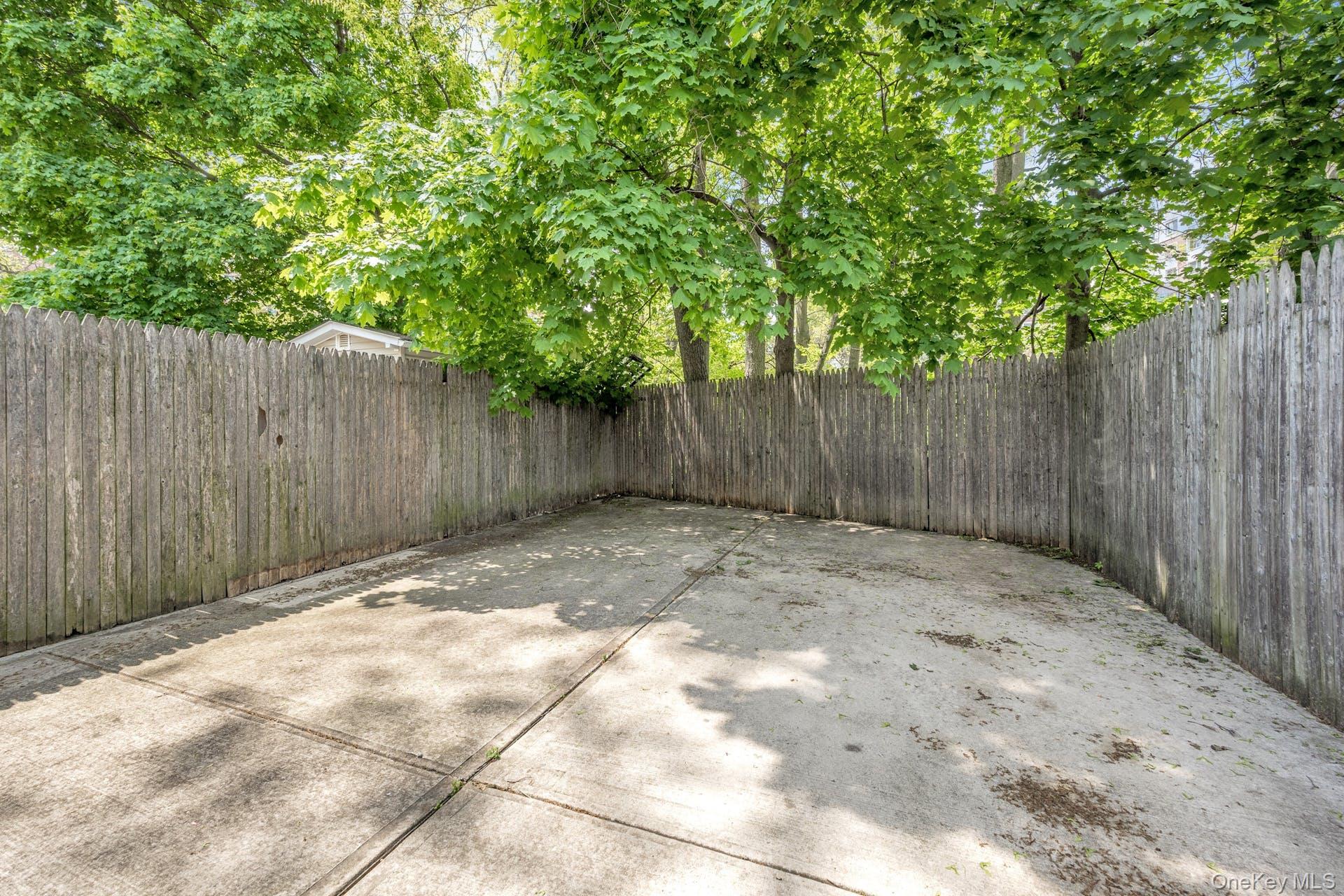 3313 Rombouts Avenue Property Photo 29