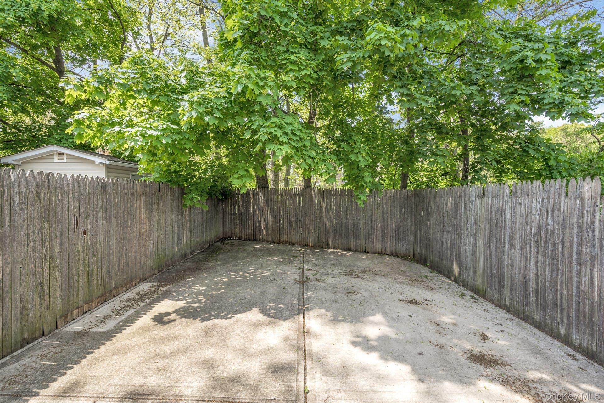 3313 Rombouts Avenue Property Photo 30