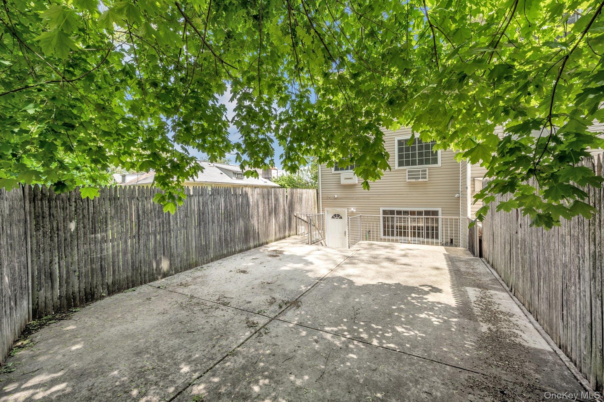 3313 Rombouts Avenue Property Photo 31