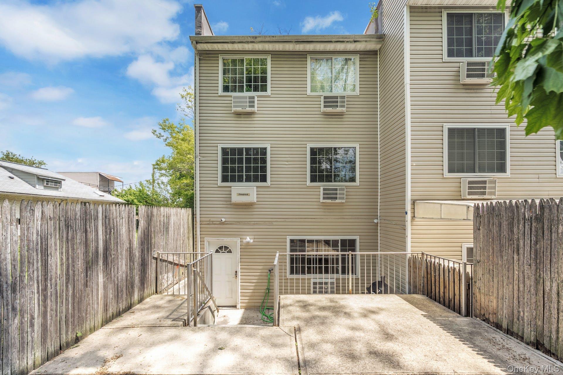 3313 Rombouts Avenue Property Photo 32