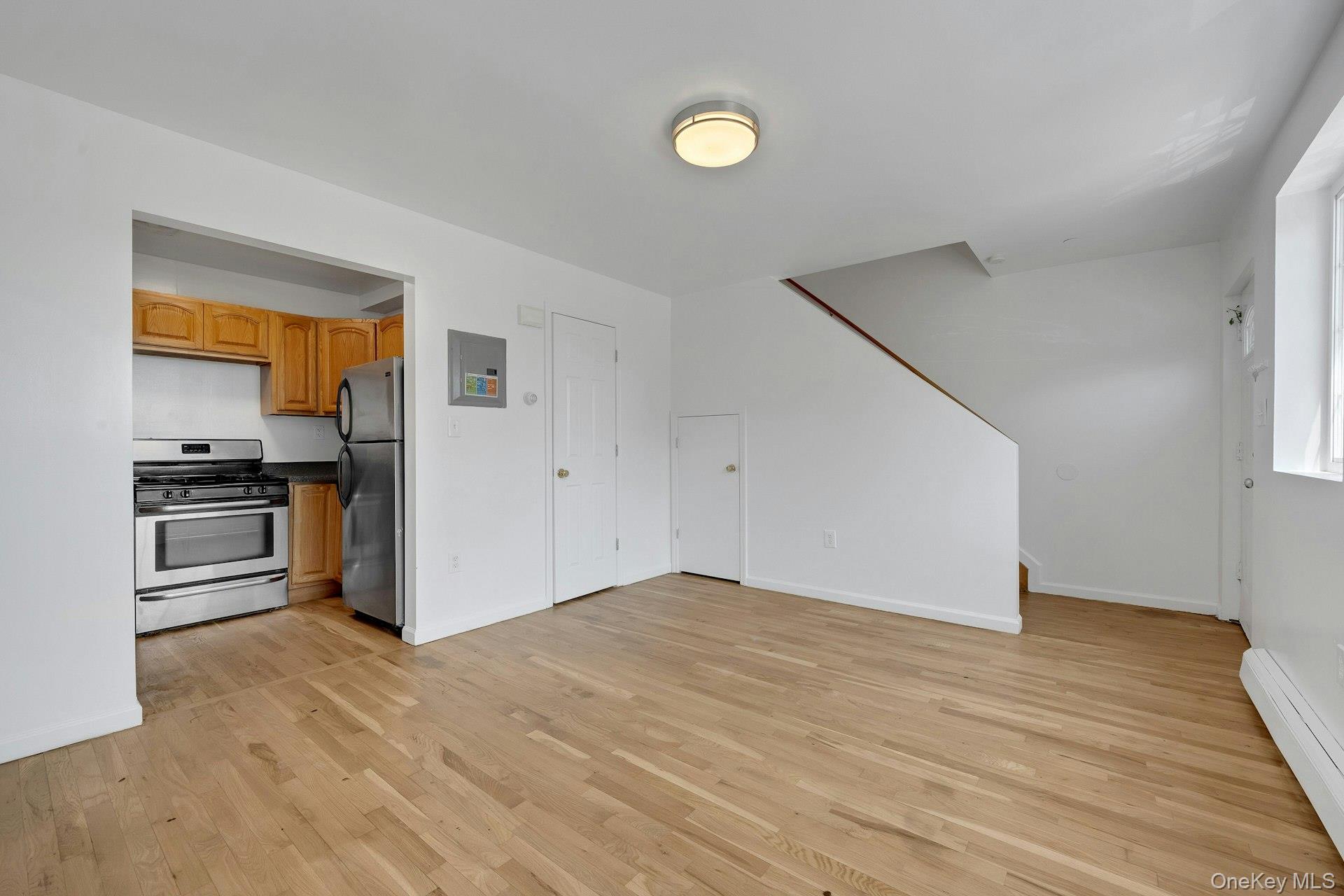 3313 Rombouts Avenue Property Photo 34