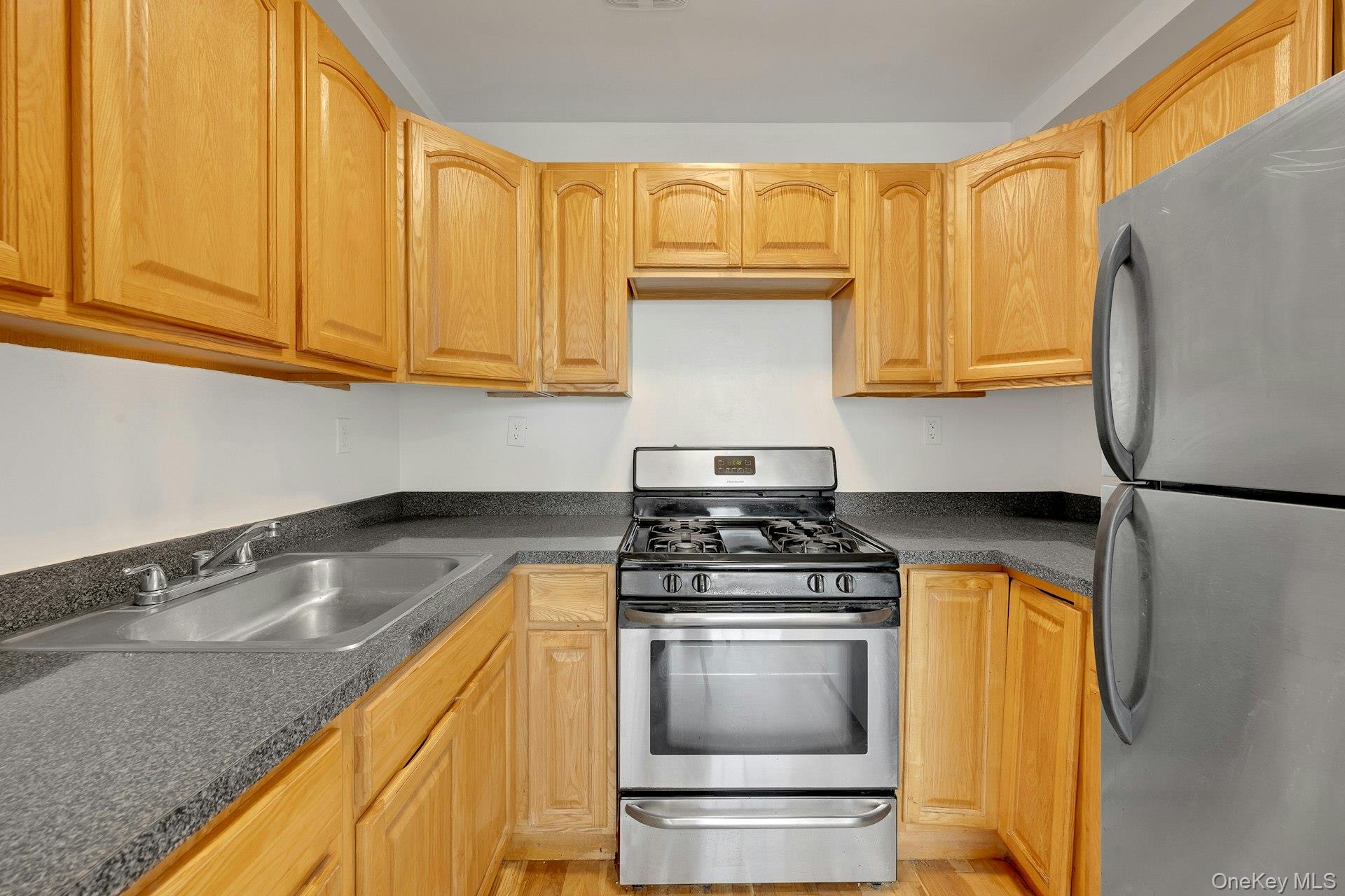 3313 Rombouts Avenue Property Photo 36